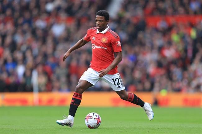 Chấn thương trở nặng, hậu vệ MU nghỉ tới đầu năm sau